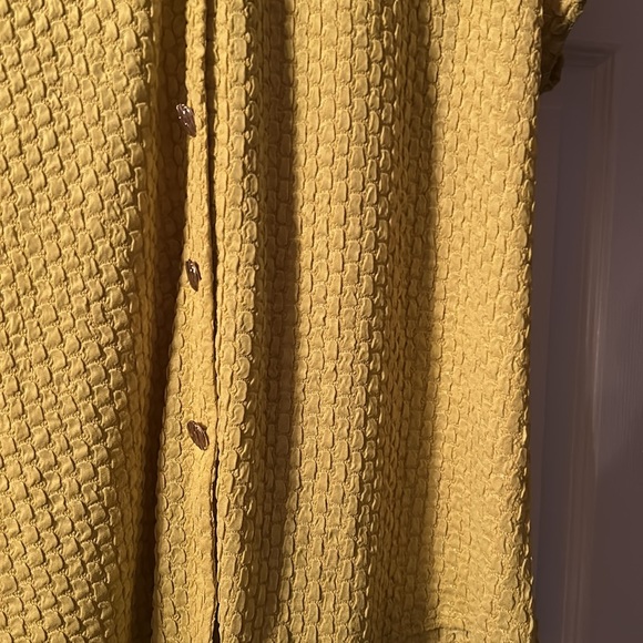 Chartreuse top 2X 🩷 - Picture 7 of 7